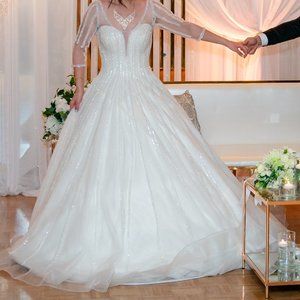 Luxury ball gown style wedding dress